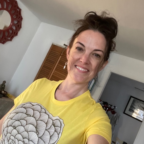 Meet your Posher, Deirdre - Picture 1 of 2